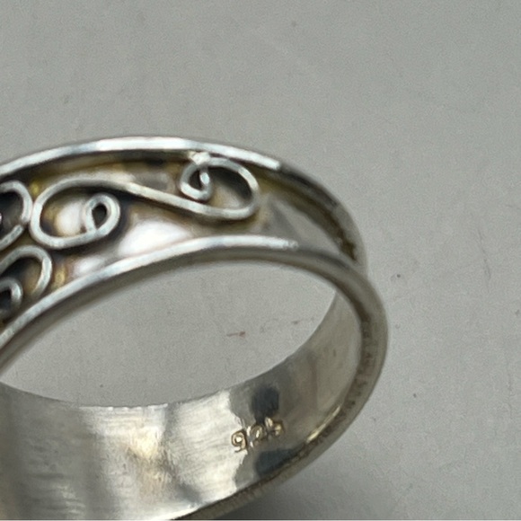 Elegant Purple Mohave Turquoise Stone and Sterling Silver Ring - Picture 4 of 5